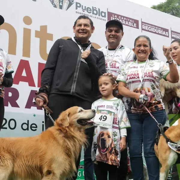 Durante el evento “Lomitos Imparables”, el gobernador Alejandro Armenta presentó una red estatal para atender casos de maltrato animal, con centros de bienestar en distintos municipios. Foto; Daniel Casas / El Sol de Puebla