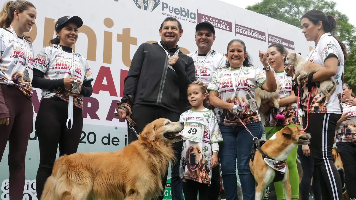 Armenta lanza red estatal para combatir el maltrato animal en Puebla