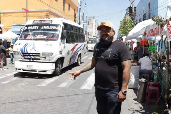 Federico López Flores, líder de Fuerza 2000, rechazó que integrantes de su organización estén implicados en presuntas extorsiones a choferes del transporte público en calles del Centro Histórico de Puebla.