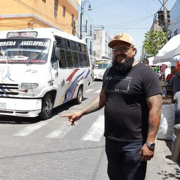 Federico López Flores, líder de Fuerza 2000, rechazó que integrantes de su organización estén implicados en presuntas extorsiones a choferes del transporte público en calles del Centro Histórico de Puebla.