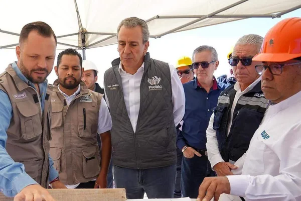 El Ayuntamiento de Puebla y la BUAP supervisaron el avance del nuevo Bachillerato Tecnológico en San Pedro Zacachimalpa, que beneficiará a 200 estudiantes con formación técnica en cuatro especialidades. Foto: Ayuntamiento de Puebla
