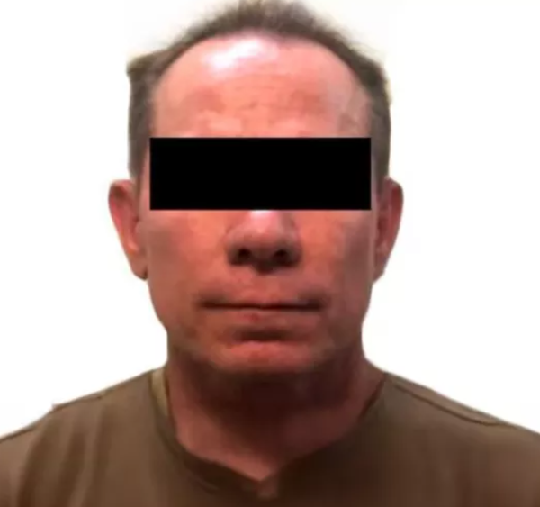 La FGR informó que Héctor Manuel Avendaño Ojeda fue entregado a las autoridades de Estados Unidos, donde enfrentará cargos por delitos de asociación delictuosa y tráfico de cocaína, en el distrito de Columbia. Foto: FGR