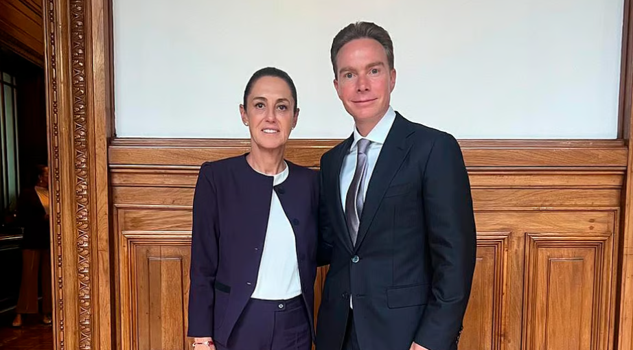 Claudia Sheinbaum recibió en Palacio Nacional a Manuel Velasco, coordinador del PVEM en el Senado, para fortalecer el diálogo político entre fuerzas aliadas. Foto: @VelascoM