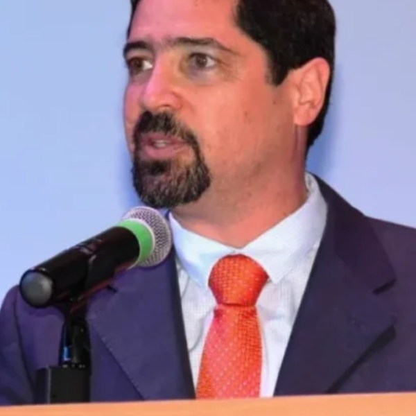 Alejandro Guevara Sanginés será el nuevo rector de la Universidad Iberoamericana Puebla. En su proyecto institucional, plantea fortalecer una universidad crítica, abierta a la realidad y comprometida con la transformación social, a través de tres ejes: formación inspiradora, investigación actualizada y vinculación con los sectores social, empresarial y gubernamental. Mario Patrón Sánchez concluye su gestión con una institución fortalecida en su misión humanista.