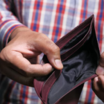 De 2018 a 2023, el salario promedio anual por trabajador en Puebla disminuyó 8.8%, según los Censos Económicos del INEGI. Aunque aumentó el número de empresas, los sueldos bajaron en la mayoría de los sectores y la informalidad también creció.