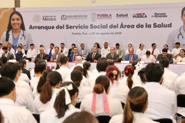 IMSS-Bienestar duplicará espacios de servicio social para estudiantes de salud en Puebla. Foto: OroNoticias.