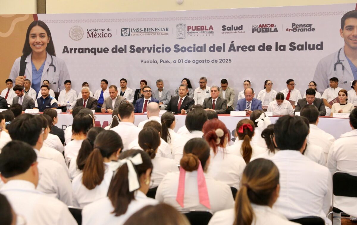 IMSS-Bienestar duplicará espacios de servicio social para estudiantes de salud en Puebla. Foto: OroNoticias.