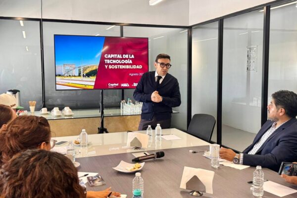 Líderes migrantes exploran oportunidades de inversión en la Capital de la Tecnología.