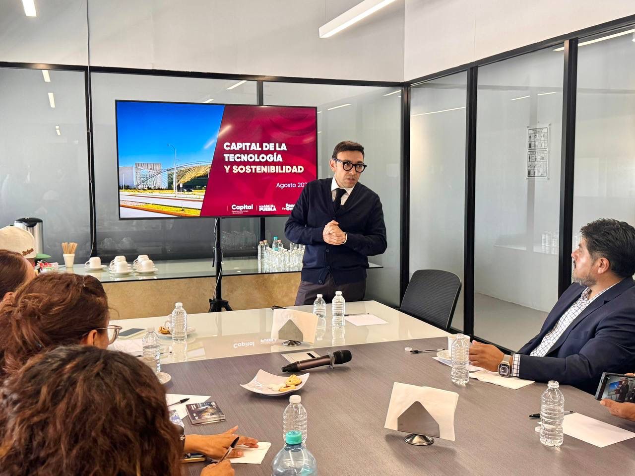 Líderes migrantes exploran oportunidades de inversión en la Capital de la Tecnología.