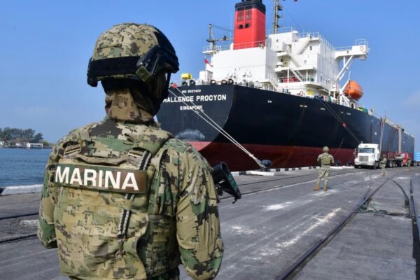 La Agencia Nacional de Aduanas de México intensificó la vigilancia en la importación de hidrocarburos tras detectar irregularidades que generaron pérdidas millonarias al fisco con operativos en coordinación con Sener y Pemex. Foto: SEDENA.