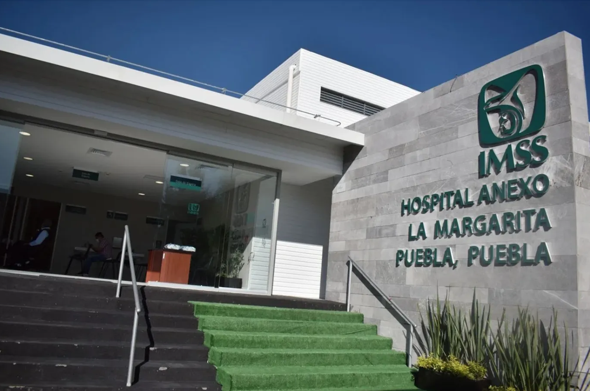 Propuesta de parquímetros en hospitales del IMSS divide opiniones entre usuarios