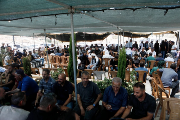 Colonos israelíes m#t#n a un palestino y hieren a ocho más en Cisjordania