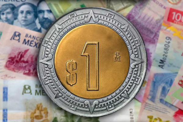 El peso mexicano acumuló una ganancia semanal de 1.84% frente al dólar, apoyado por la reducción más moderada en la tasa de interés del Banco de México. Foto: la verdad noticias