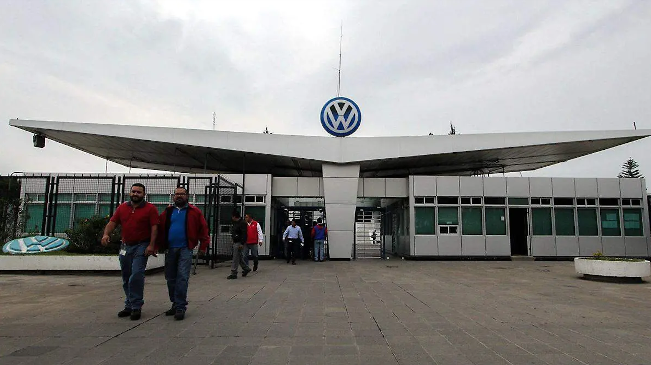 Tensa negociación salarial entre Volkswagen y sindicato se traslada a la CDMX.