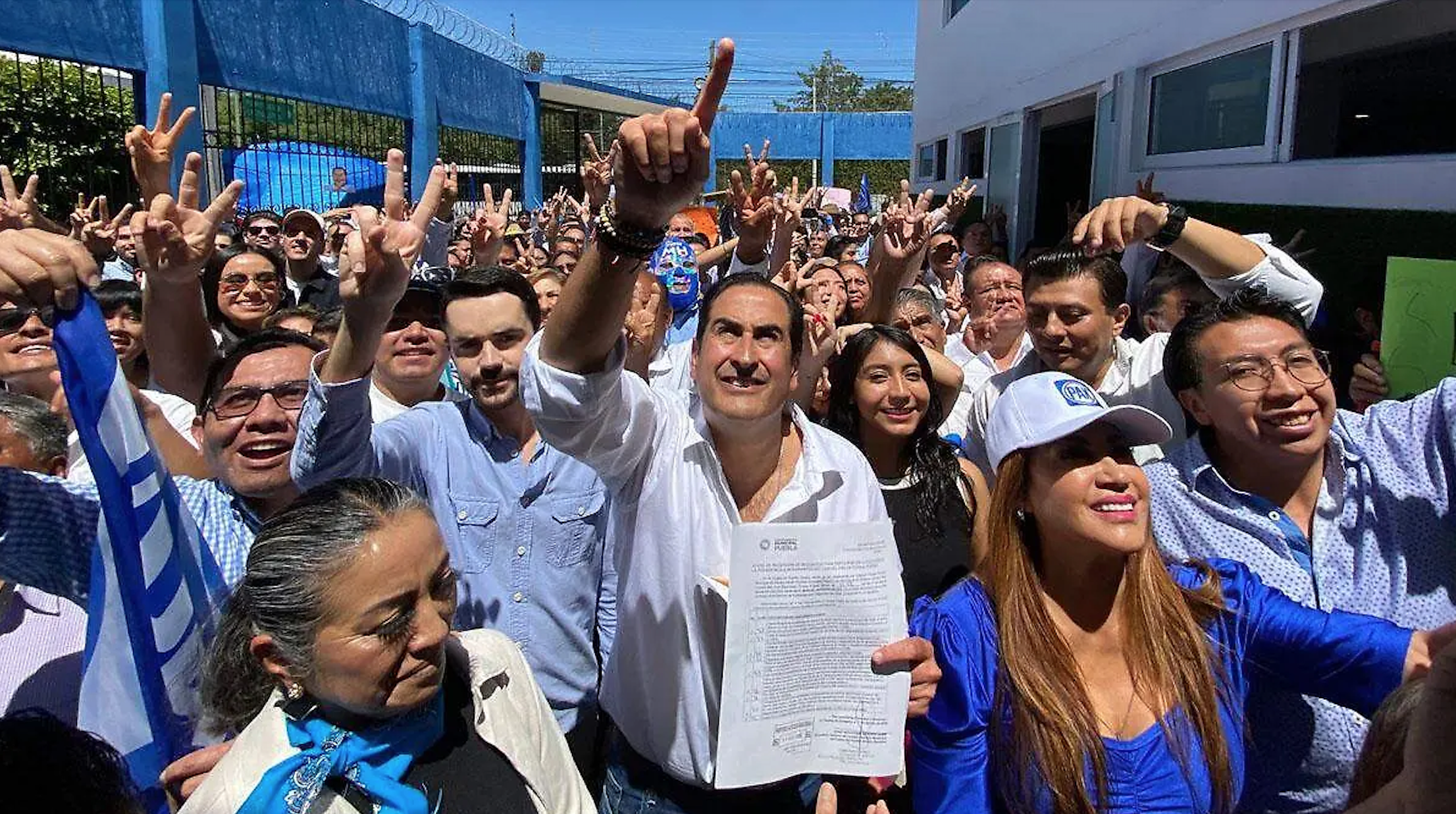 Manolo Herrera oficializó su candidatura a la dirigencia del PAN en Puebla capital.