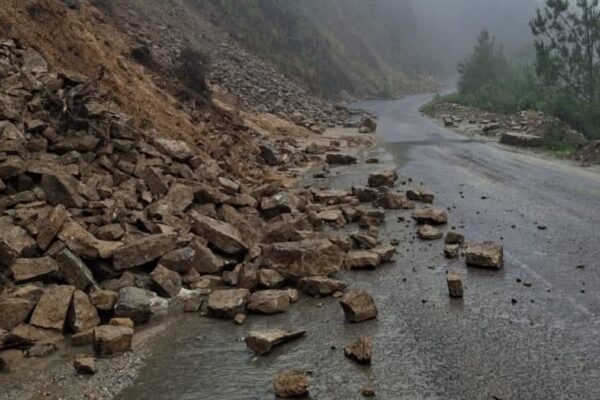 Deslaves obligaron al cierre total de dos rutas clave en la Sierra Negra. Foto: lajornadadeoriente