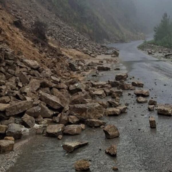 Deslaves obligaron al cierre total de dos rutas clave en la Sierra Negra. Foto: lajornadadeoriente