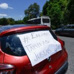 Uber y Didi aumentaron precios, pero los conductores aseguran que ganan menos. Protestan en Puebla por condiciones más justas. Foto: Alcance Diario