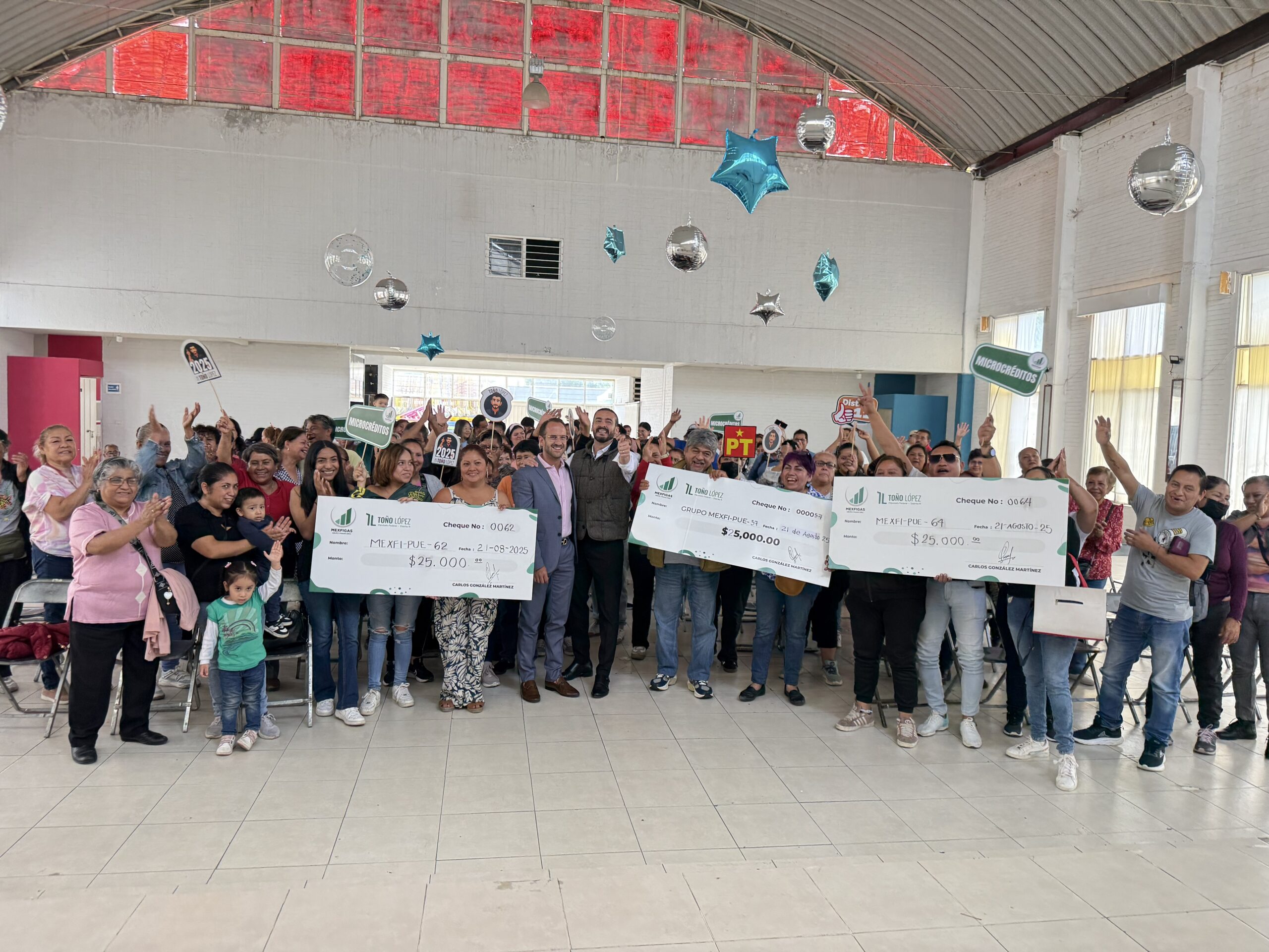 En San Bartolo, el diputado federal Toño López encabezó la quinta entrega de microcréditos solidarios, beneficiando a más de 200 emprendedoras y emprendedores del Distrito 11.