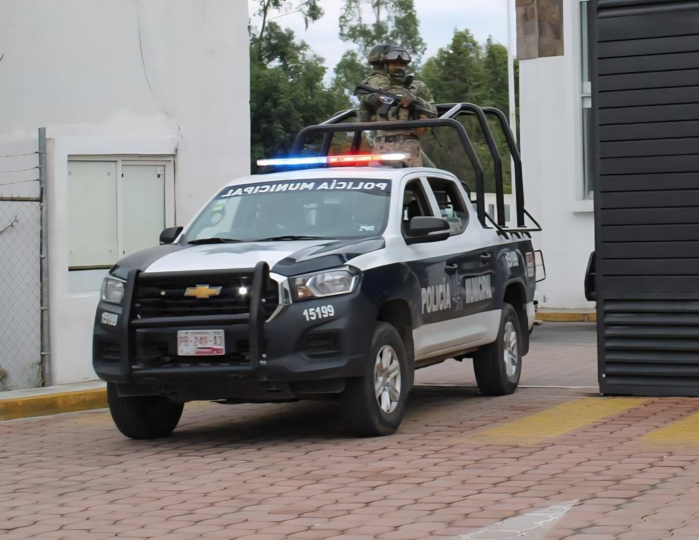 El Gobierno Municipal de San Martín Texmelucan detuvo un intento de fraude en el centro de la ciudad, brindando acompañamiento policial a una mujer mientras realizaba una operación bancaria. Las autoridades reforzaron la recomendación de solicitar apoyo en transacciones de alto riesgo para prevenir delitos.