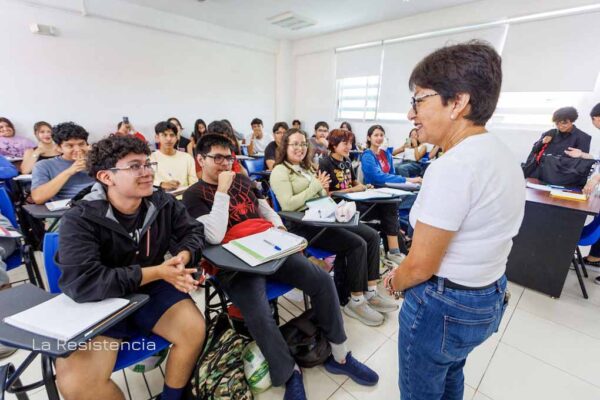 La Dra. Lilia Cedillo dio inicio a su campaña para Rectoría en la BUAP, presentando su programa Rechazo Cero para garantizar el ingreso directo de estudiantes de bachilleratos de la universidad. Además, anunció iniciativas de salud mental, microcredenciales para egresados y nuevas carreras orientadas a tecnología y sostenibilidad. Foto: Juan Sánchez.