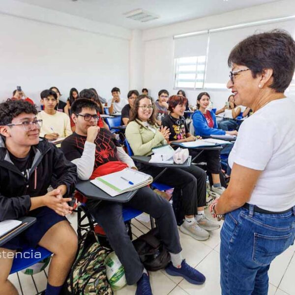 La Dra. Lilia Cedillo dio inicio a su campaña para Rectoría en la BUAP, presentando su programa Rechazo Cero para garantizar el ingreso directo de estudiantes de bachilleratos de la universidad. Además, anunció iniciativas de salud mental, microcredenciales para egresados y nuevas carreras orientadas a tecnología y sostenibilidad. Foto: Juan Sánchez.