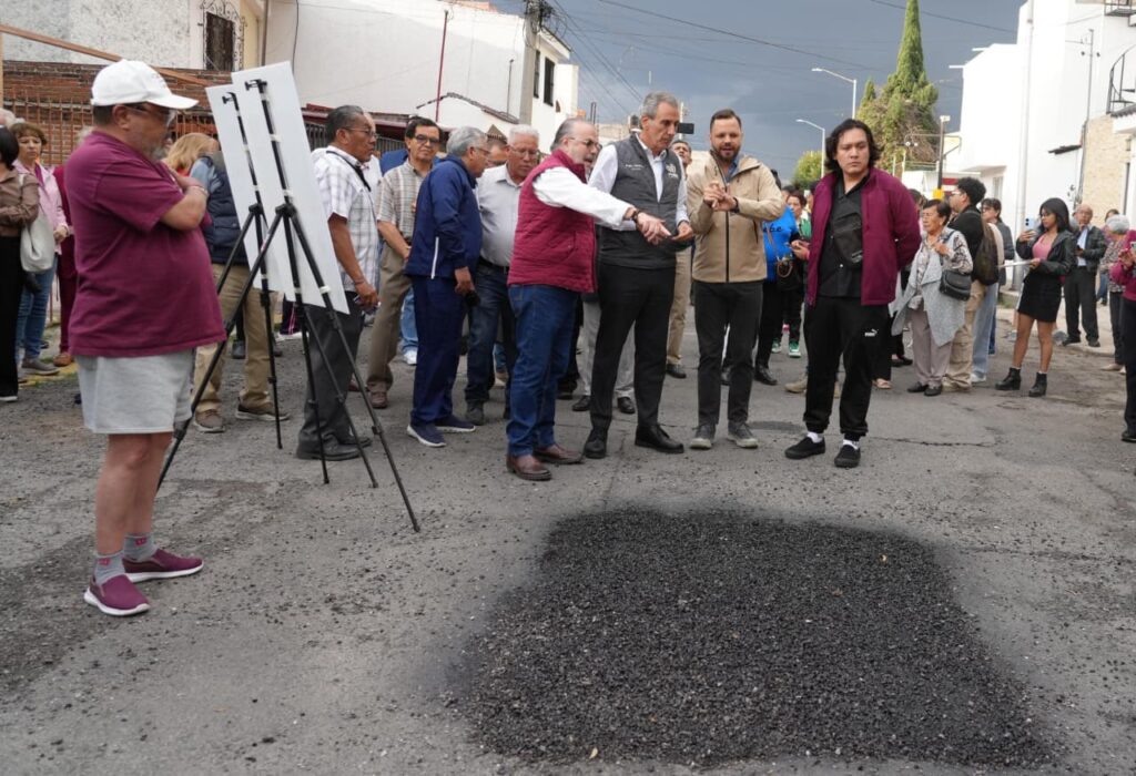 Pepe Chedraui Budib supervisó el arranque de los trabajos de bacheo en frío en la colonia Vista Alegre, como parte de la Campaña Capitalina Bacheando Puebla.