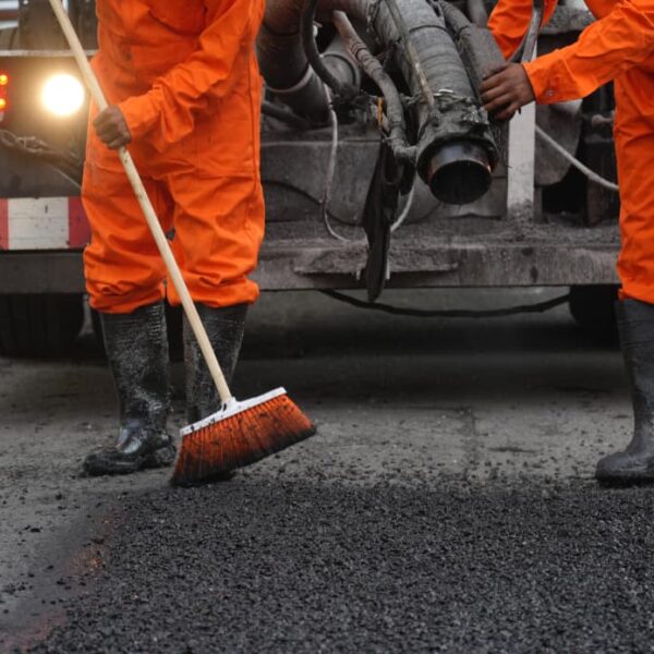 Pepe Chedraui Budib supervisó el arranque de los trabajos de bacheo en frío en la colonia Vista Alegre, como parte de la Campaña Capitalina Bacheando Puebla.