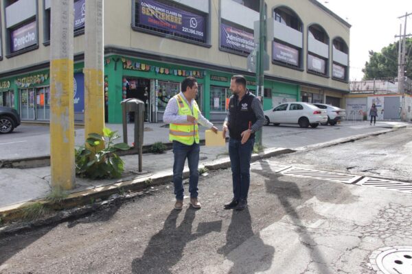 La rehabilitación de la 11 Oriente en el Barrio de Analco avanza con obras que mejoran la movilidad peatonal, ciclista y vehicular.