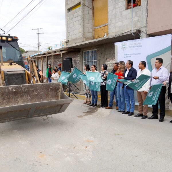El Gobierno Municipal de San Martín Texmelucan, encabezado por el presidente Juan Manuel Alonso, inició los trabajos de pavimentación