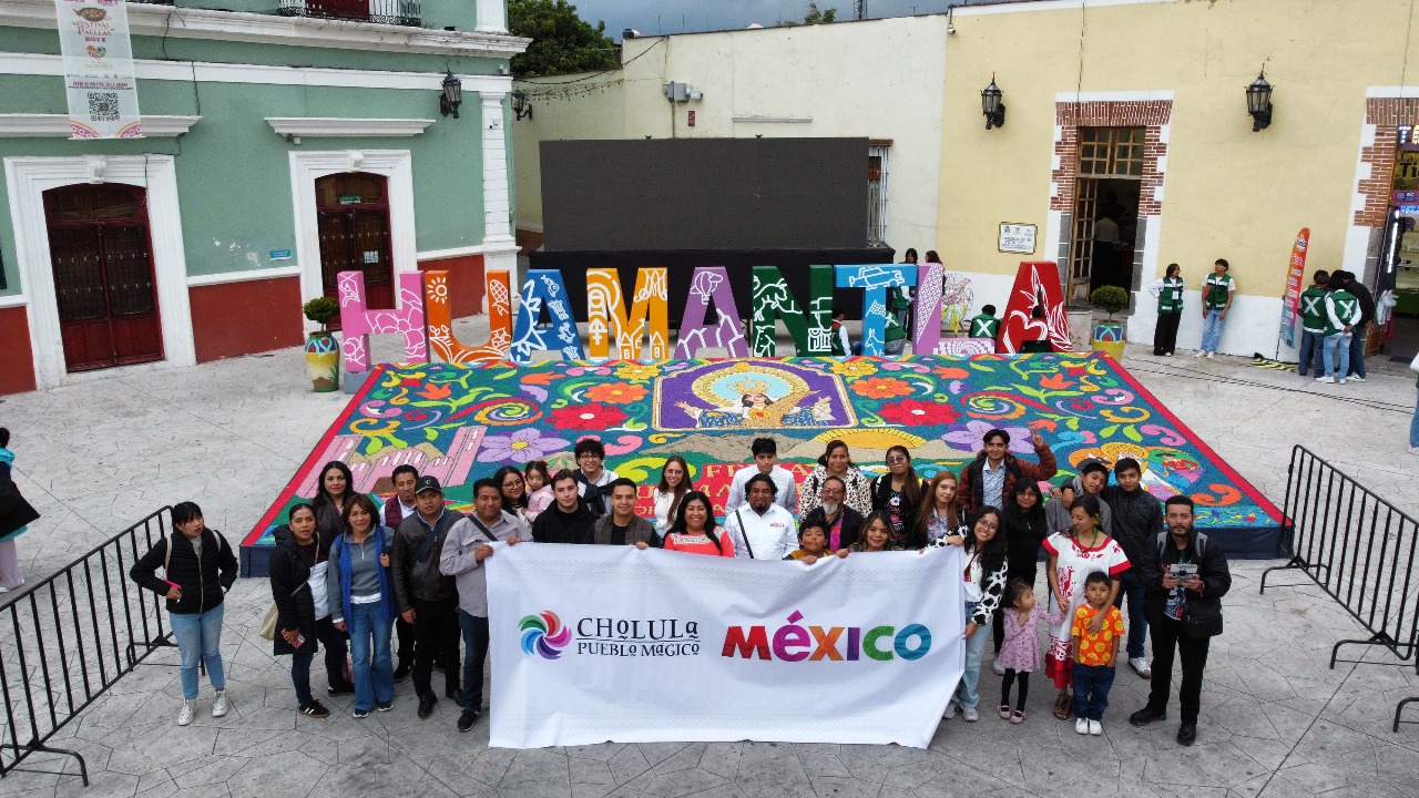 San Pedro Cholula fortaleció sus lazos culturales y turísticos al participar en la Feria de Huamantla y firmar un convenio de hermanamiento con el municipio tlaxcalteca.