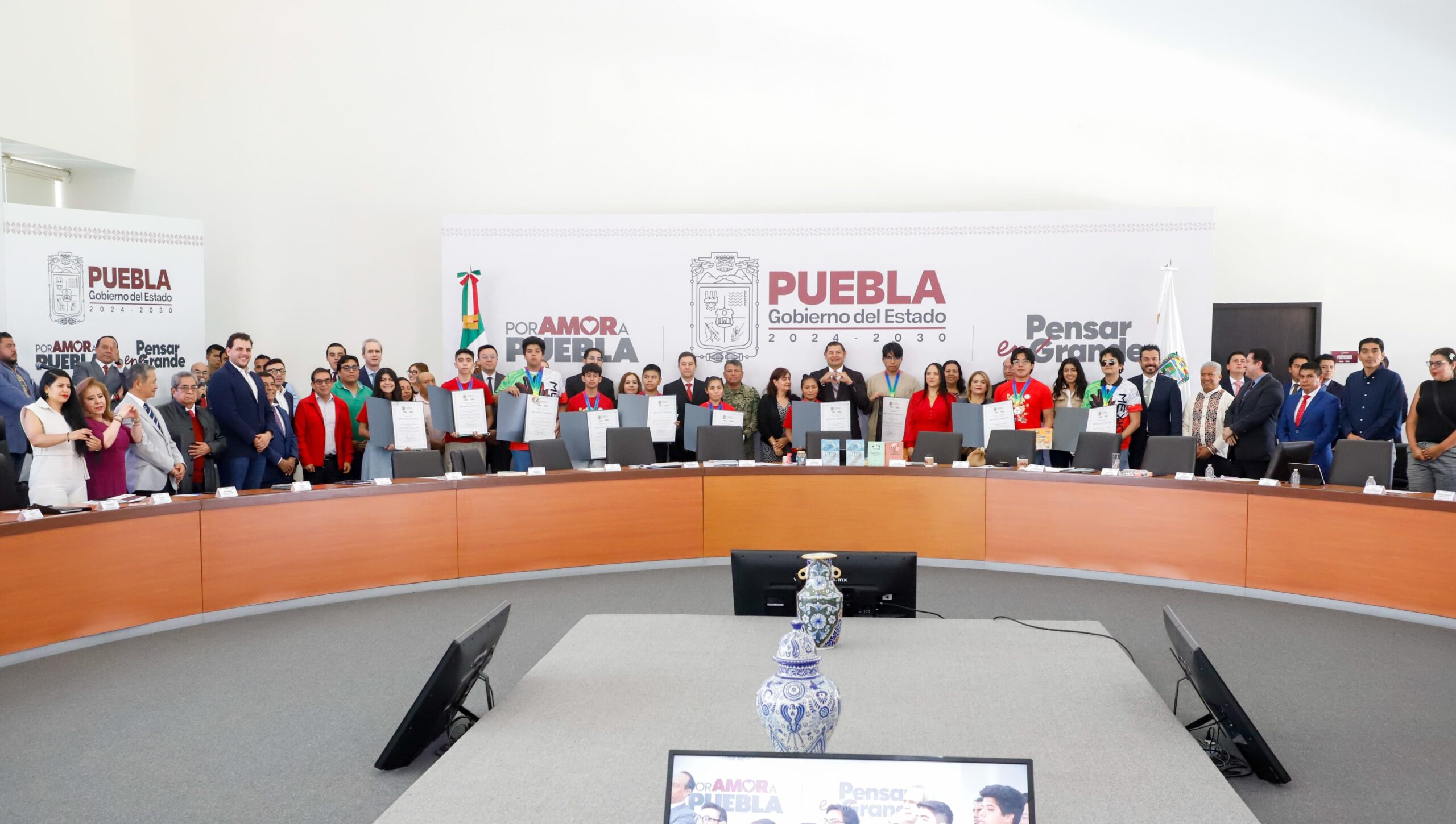 Puebla avanza en innovación y ciencia con 14 proyectos tecnológicos del Plan México.