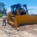 Texmelucan realiza desazolve del río Acotzala y renivela vialidades para prevenir riesgos.