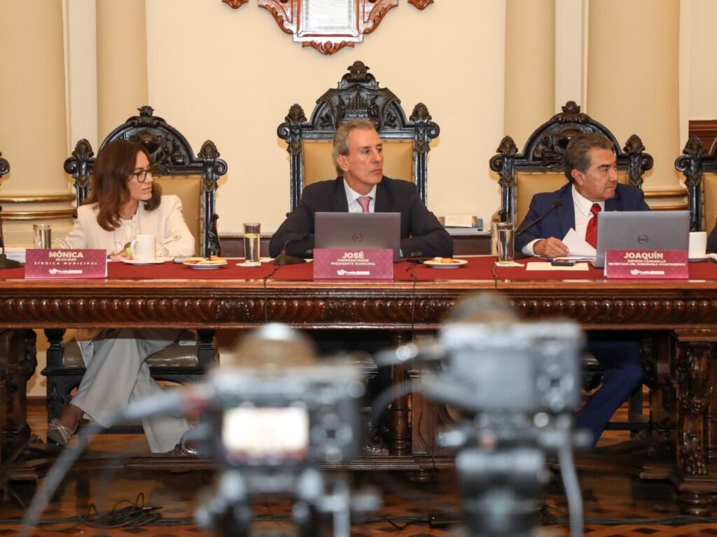 El Cabildo de Puebla aprobó medidas en movilidad, desarrollo urbano y justicia social.