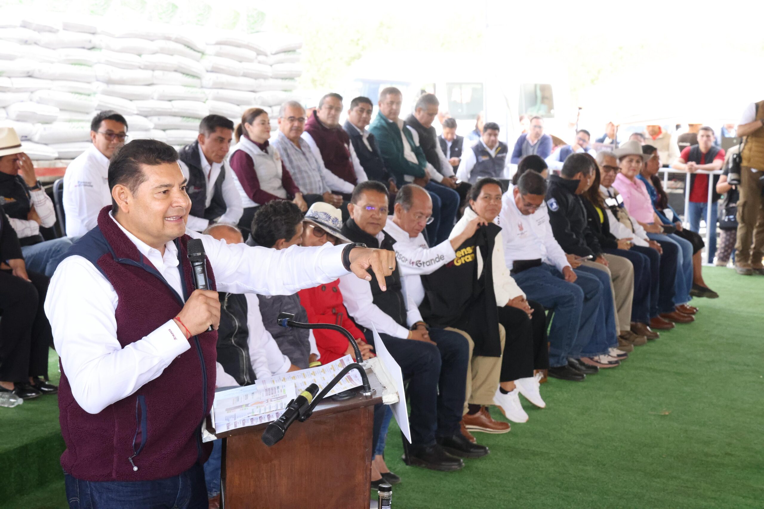 Bajo la visión humanista de la presidenta Claudia Sheinbaum, el gobernador Alejandro Armenta encabezó la jornada del Plan de Reforestación 2025,