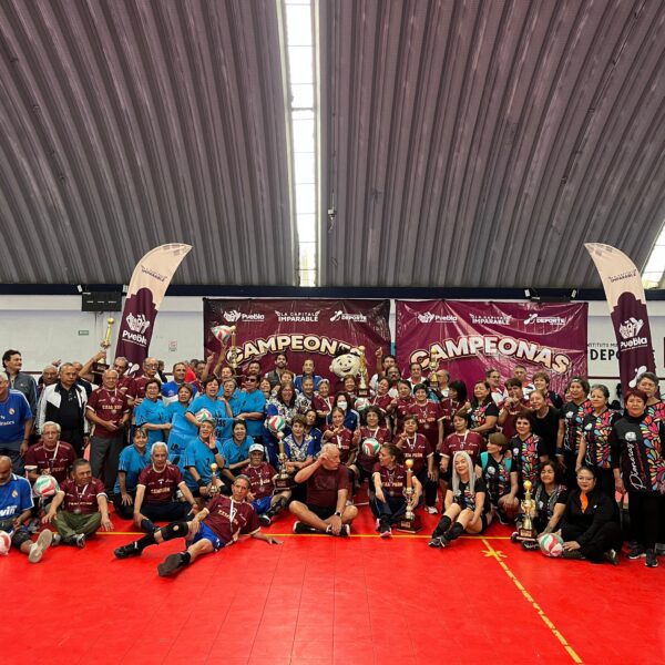 Con gran participación de equipos femeniles y varoniles, concluyó el Torneo de Barrios de Cachibol en Puebla
