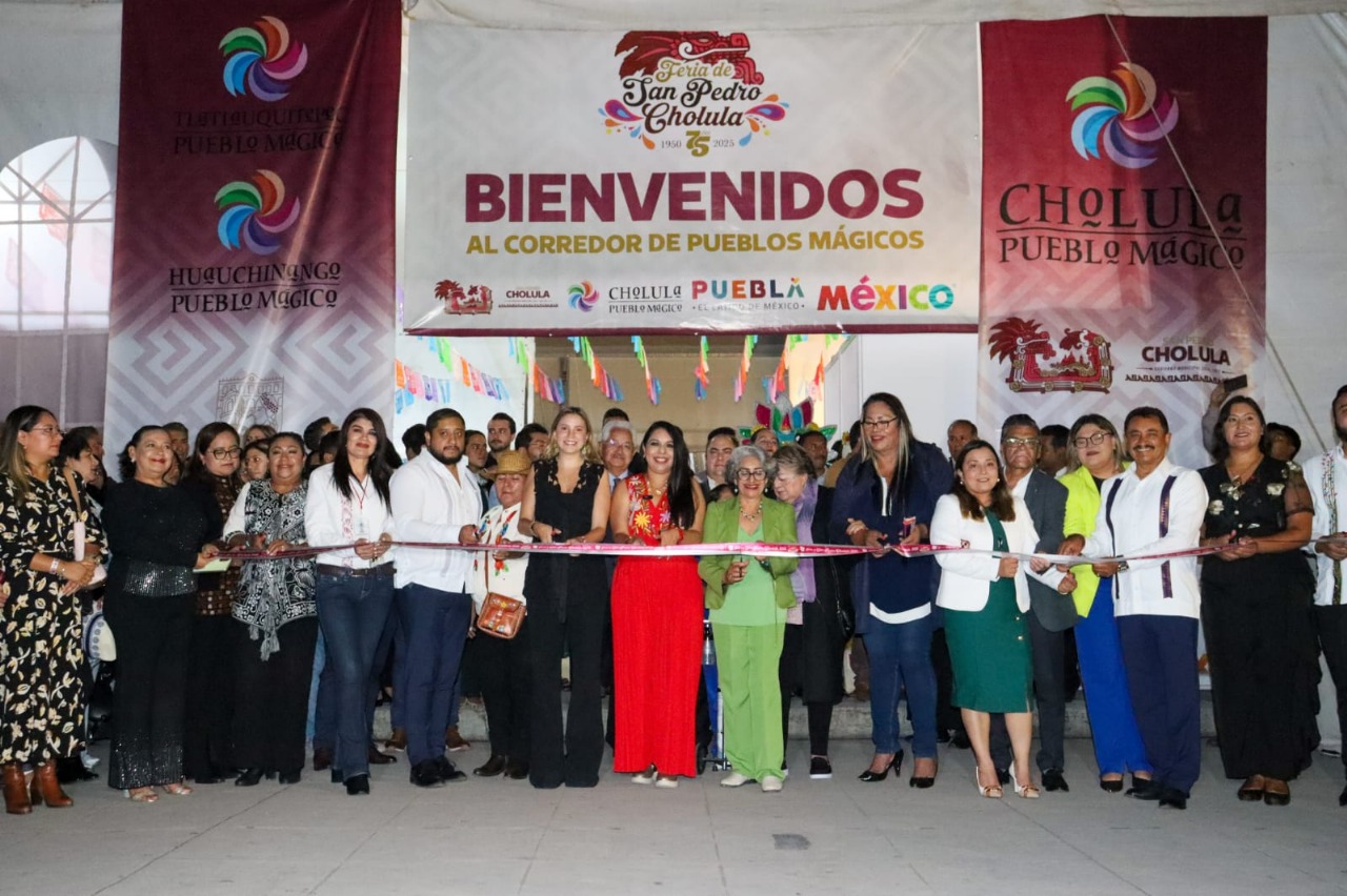 La 75ª Feria de San Pedro Cholula arrancó con gran éxito, atrayendo a más de 50 mil personas en su primer día. Con el nuevo Corredor de Pueblos Mágicos y un foro artístico encabezado por Matute, la celebración se perfila como uno de los eventos culturales y turísticos más importantes de Puebla este año.
