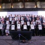 El Gobierno de Puebla entregó el Distintivo Puebla Cinco de Mayo a 50 empresas que promueven entornos laborales inclusivos y con igualdad de género, impactando en más de 15 mil trabajadores. El reconocimiento refuerza la alianza entre sector público y privado para garantizar trabajo digno y respeto a los derechos laborales.