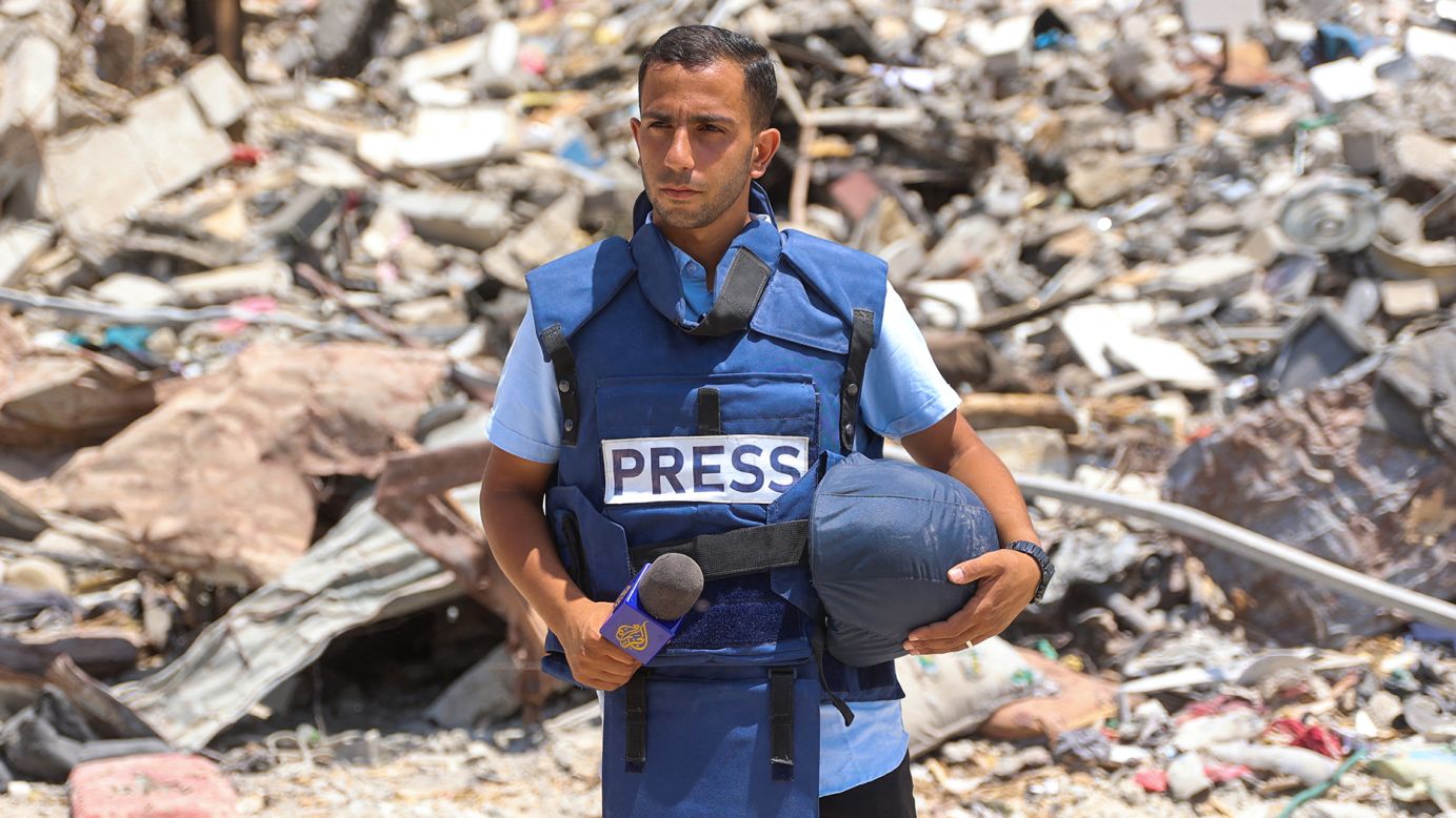 Cuatro periodistas de Al Jazeera murieron en un ataque israelí cerca del hospital Al Shifa, en Gaza. Israel acusó a uno de ellos de pertenecer a Hamás.