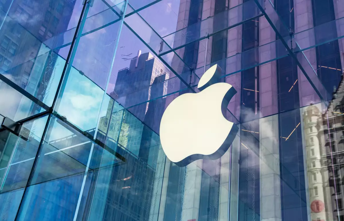 Apple cede ante la presión de Trump y destina 100 mil millones de dólares.
