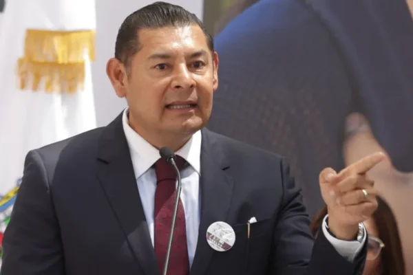 El gobernador Alejandro Armenta pidió a los alcaldes priorizar resultados y atención ciudadana.