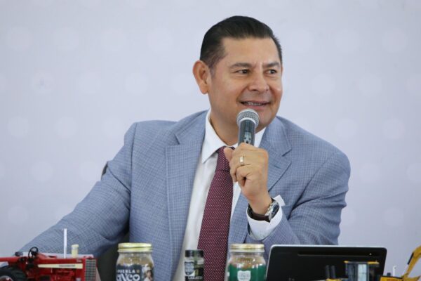 El gobierno estatal anuncia un ahorro multimillonario y detalla nuevos proyectos de infraestructura con enfoque comunitario. Foto: Gobierno Puebla