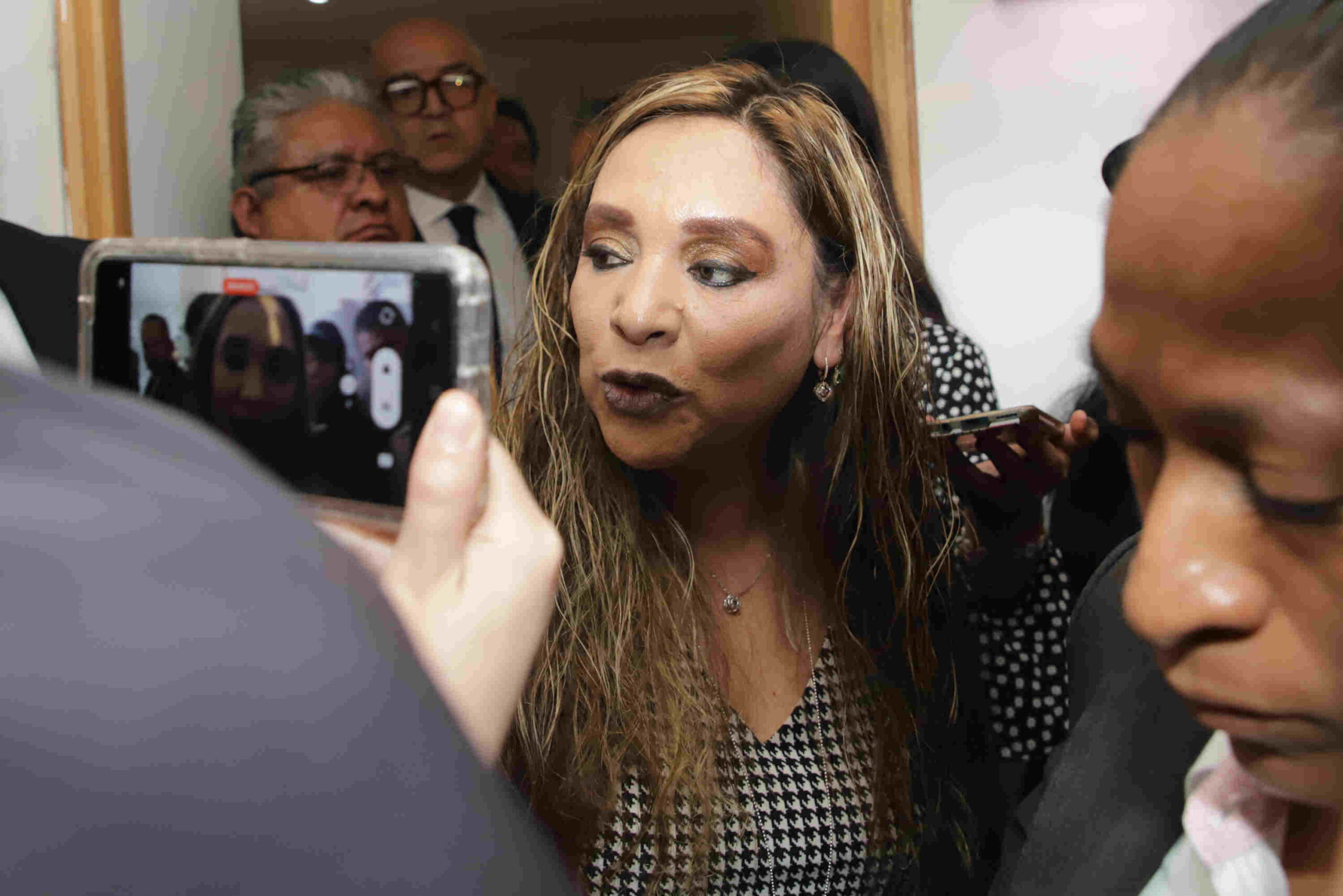Nuevas irregularidades detectadas en la ASE de Puebla: la ex-auditora enfrenta investigación por adquisición de vehículo blindado y contratos sin licitación. Foto: EsImagen.