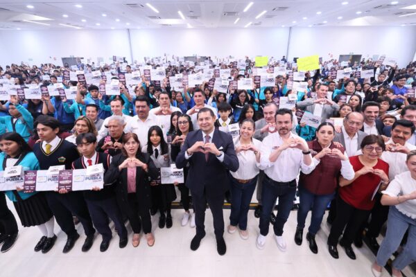 El Gobierno de Puebla abrió nuevos módulos de asesoría para estudiantes beneficiarios del Programa de Becas de Conectividad “Por Amor a Puebla”.