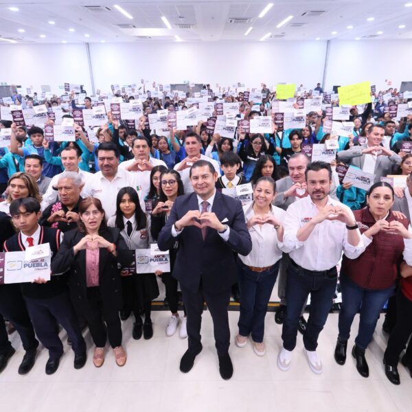 El Gobierno de Puebla abrió nuevos módulos de asesoría para estudiantes beneficiarios del Programa de Becas de Conectividad “Por Amor a Puebla”.