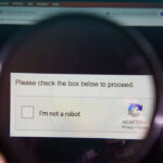 Falsos CAPTCHA están siendo usados por ciberdelincuentes para instalar malware y robar datos personales.