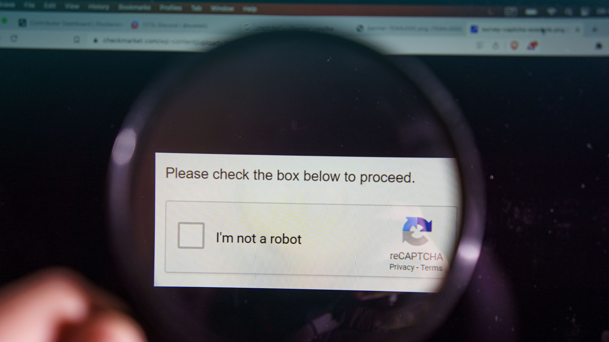Falsos CAPTCHA están siendo usados por ciberdelincuentes para instalar malware y robar datos personales.