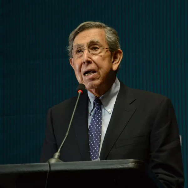 Cuauhtémoc Cárdenas subrayó que las elecciones mexicanas siguen permeadas por el “dinero sucio” y urgió una reforma electoral inclusiva. Foto: Galo Cañas.