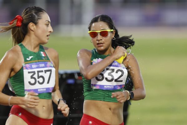 ¡Histórico para México! Karla Serrano y Valeria Flores hicieron el 1-2 en los 20 km.