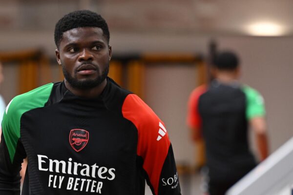 Thomas Partey se une al Villarreal mientras enfrenta proceso judicial en Inglaterra.